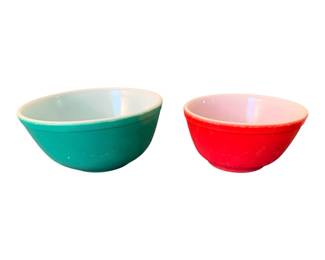 Vintage Pyrex, green and red mixing bowls