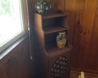 Storage cupboard/bookcase; table lamp