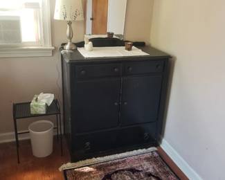 Dresser; area rug; table lamp; mirror