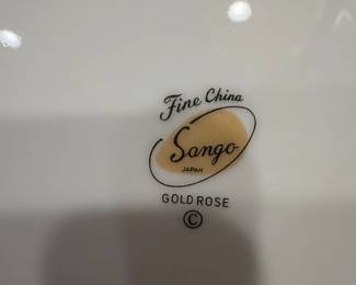 Sango Fine China Gold Rose Dinnerware Set third image