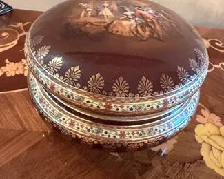Porcelain Decorative Box with Courting Scene, Friedrich Simon Carlsbad