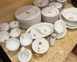 Sango Fine China Gold Rose Dinnerware Set