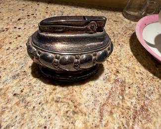 Ronson Crown Queen Anne Table Lighter
