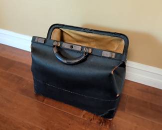 Vintage Doctor's Bag / Gladstone Bag