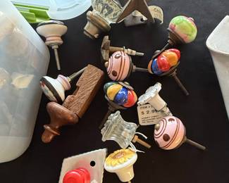 Mixed Lot of Decorative Knobs and Pulls