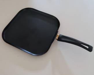 Square Griddle Pan with Black Handle