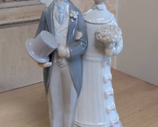 Lladro #4808 Bride and Groom Wedding Figurine