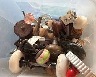 Mixed Lot of Decorative Knobs and Pulls