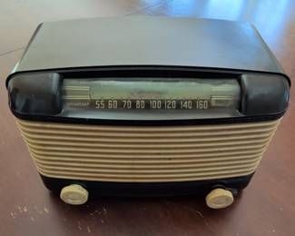 1947 Farnsworth Model ET-060 Bakelite Table Radio