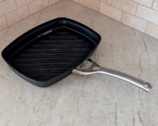 Calphalon HA1 Hard-Anodized Nonstick Grill Pan