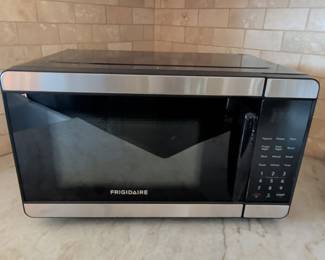 Frigidaire 0.9 cu. ft. Countertop Microwave Oven