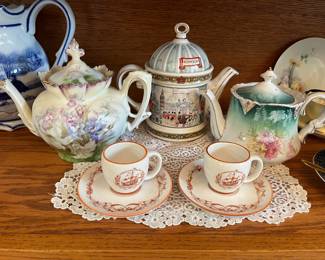 Antique porcelain teapots; Sadler teapot.