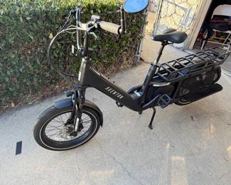 Aventon Abound LR Ebike like new condition , retails $1999
