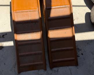 Vehicle ramps 