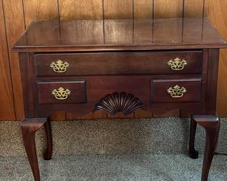 QUEEN ANNE STYLE MAHOGANY LOWBOY 35"X20"X31"