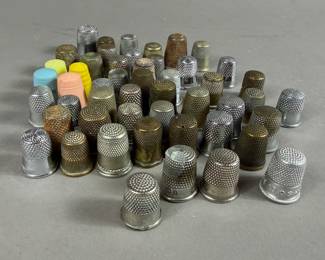 VINTAGE THIMBLES METAL & PLASTIC