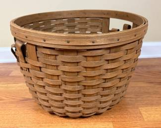 VINTAGE LONGABERGER LARGE LANUDRY BASKET
