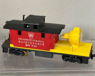 HO SCALE BURLINGTON DIESEL LOCOMOTIVE & MISC CARS