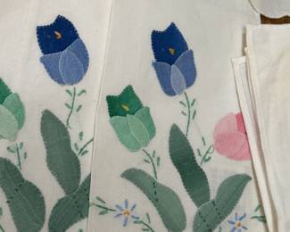 VINTAGE TABLE LINENS CROCHET & EMBROIDERED