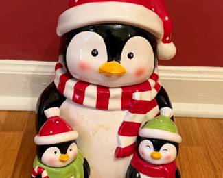 CRACKER BARREL PENGUINS COOKIE JAR & SALT PEPPER
