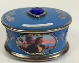 VINTAGE TITANIC HEIRLOOM PORCELAIN MUSIC BOX