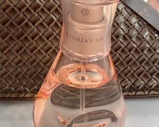 VICTORIAS SECRET BREATHLESS PURSE SPRAY W HANDBAG