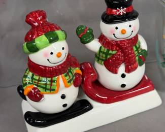 CHRISTMAS DECOR SALT & PEPPER SETS CERAMIC TRAYS