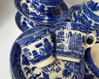 BLUE WILLOW JAPAN CUPS & SAUCERS DISHWARE