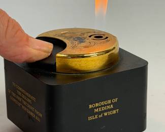 VINTAGE RONSON COMMEMORATIVE TABLE LIGHTER