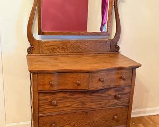 10 DRAWER DRESSER W MIRROR