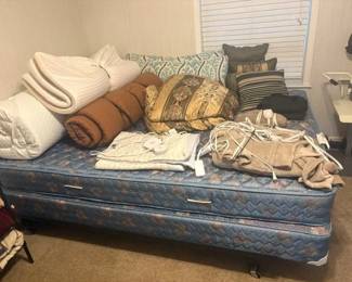 Bedding and Electric Blankets, Heating pads