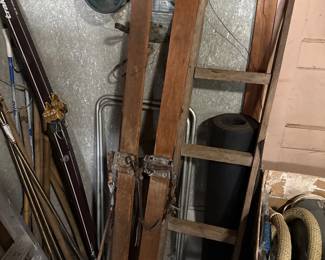Wood skis and vintage skis