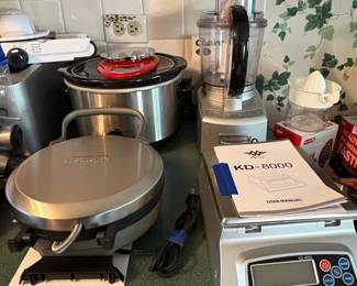 Assorted Kitchen Appliances third image