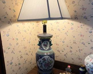Chinese Famille Rose Porcelain Vase Lamp