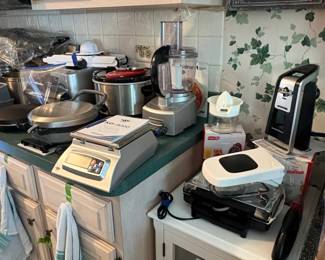 Assorted Kitchen Appliances