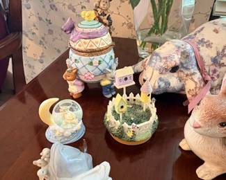 Assorted Easter and Spring Themed Collectibles fourth image