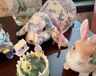 Assorted Easter and Spring Themed Collectibles third image