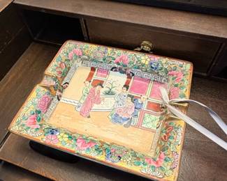 Chinese Export Famille Rose Porcelain Ginger Jar and Rose Medallion Ashtray second image