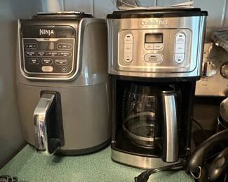 Assorted Kitchen Appliances fourth image