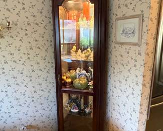 Pulaski Furniture Cherry Corner Curio Cabinet with Decorative Glassware and Porcelain