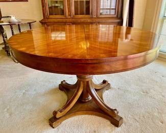 Drexel Heritage Table w/ 8 Drexel Heritage Chairs -2 Leafs Included, Table Pads, Table Hard-Cover $600