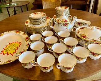 Royal Albert "Old Country Roses" Fine Bone China, 66pc Set $300