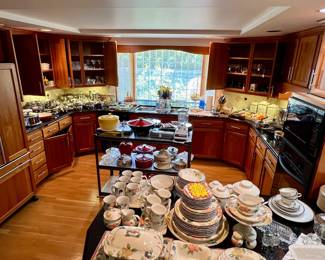 Mikasa, Culver, Anchor Hocking, Cristal D'arques, Le Creuset, Tupperware, Merit Art, Fostoria - Kitchenware, Bakeware, etc