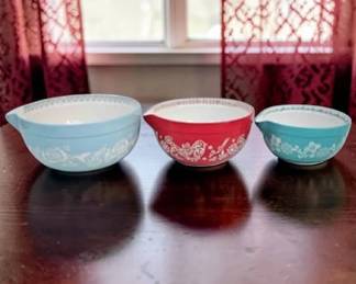 Pioneer Woman 3 Piece Maize Nesting Mixing Bowls with Spouts Discontinued