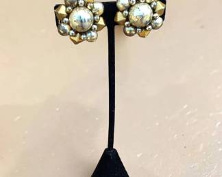 Vintage Japan Gold Tone Cluster ClipOn Earrings MidCentury