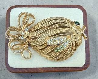 Vintage Gold Tone Textured Fish Brooch with Rhinestones Green Crystal Eye