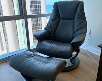 FLK007 - Stressless Chair & Ottoman