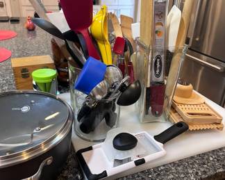 Various kitchen items and appliances