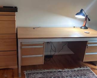 Easy to disassemble desk