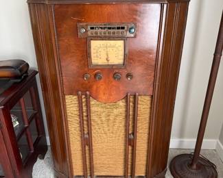 Stromber-Carlson antique radio $125